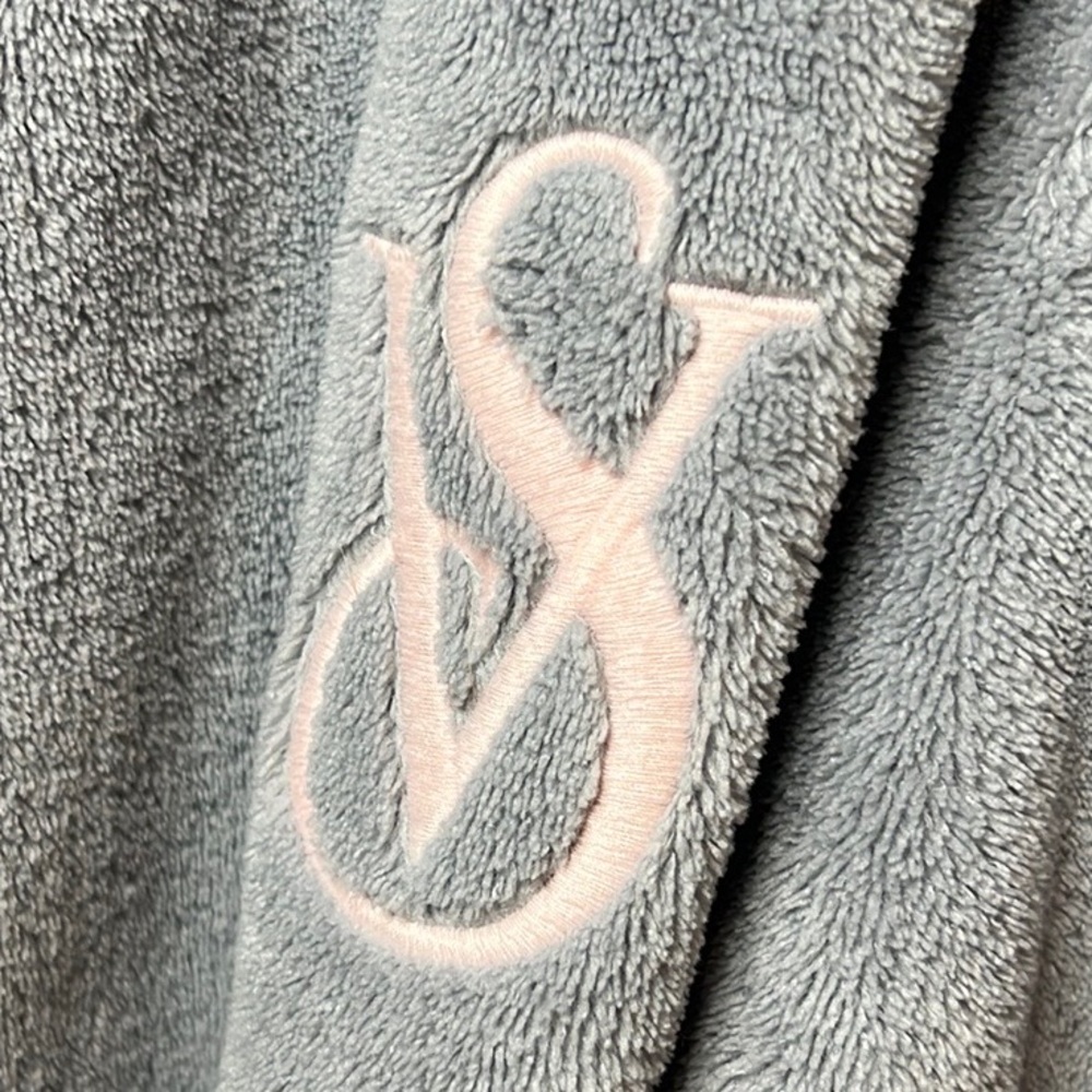 VICTORIA’S SECRET ROBE - Picture 2 of 3